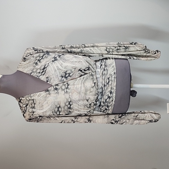 Bebe gray animal print sheer surplice neck blouse smocked hem Medium - Picture 8 of 10